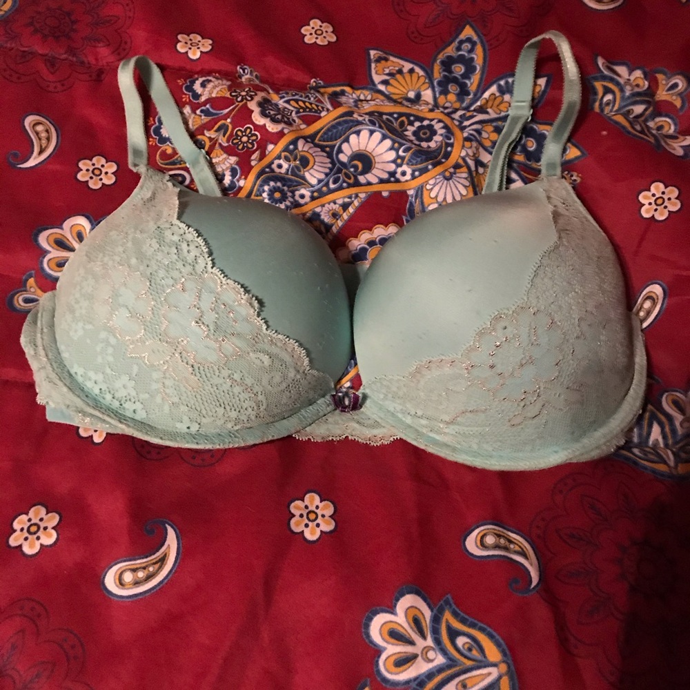 Victoria’s Secret “bombshell bra”